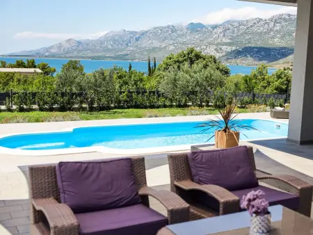 Location Maison à Rovanjska 6 personnes