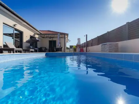 Location Maison à Vrsi 8 personnes