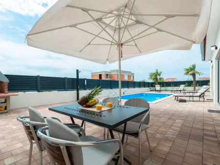 Location Maison à Vrsi 8 personnes