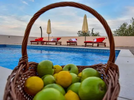 Location Maison à Nin 8 personnes