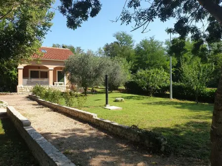 Location Maison à Nin 4 personnes