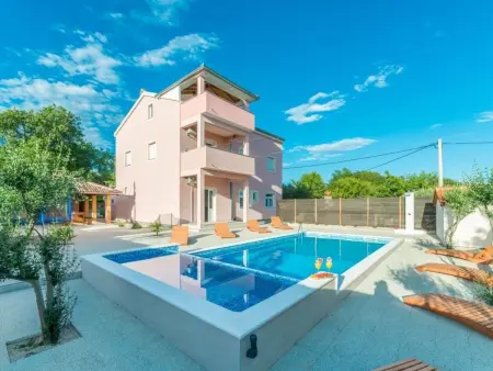 Location Maison à Crno 9 personnes