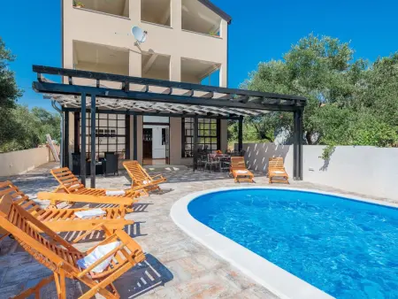 Location Maison à Crno 16 personnes