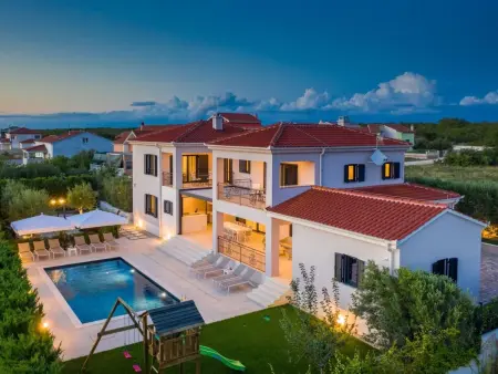 Location Maison à Debeljak 9 personnes