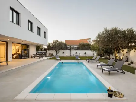 Location Maison à Dragišina 12 personnes