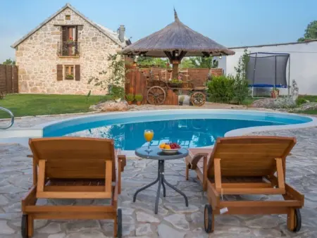 Location Maison à Bogatic 9 personnes