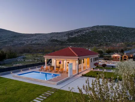 Location Maison à Primorski Dolac 7 personnes