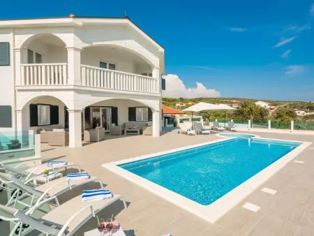 Location Maison à Podorljak 8 personnes