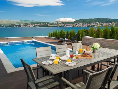 Location Maison à Trogir Okrug Donji 11 personnes