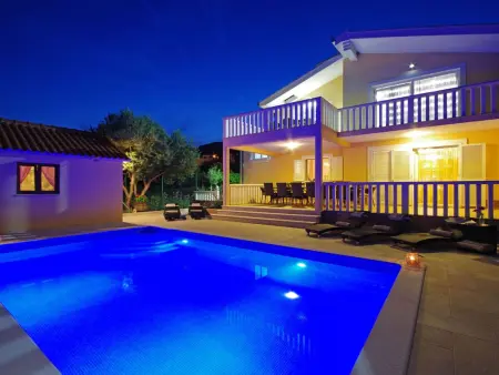 Location Maison à Dragovode 14 personnes