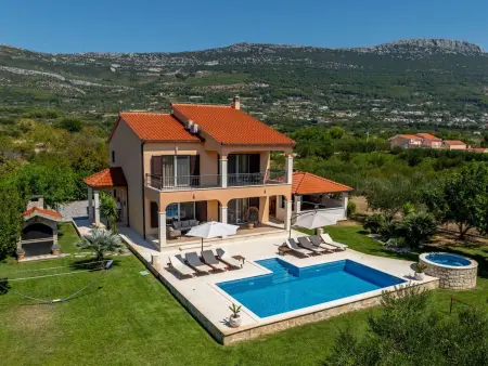 Location Maison à Dragovode 6 personnes