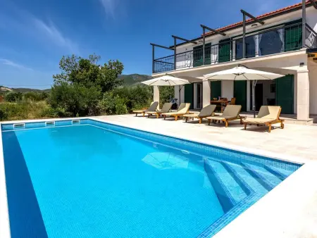 Location Maison à Dragovode 12 personnes