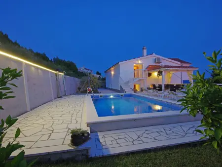 Location Maison à Omiš Lokva Rogoznica 12 personnes