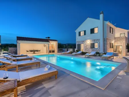 Location Maison à Cista Provo 9 personnes