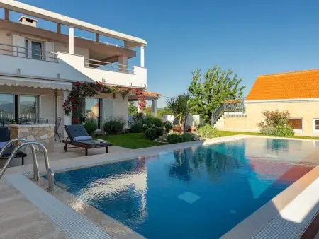 Location Maison à Katuni 10 personnes