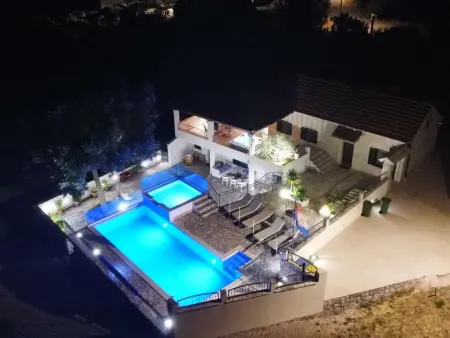 Location Maison à Zupa 7 personnes