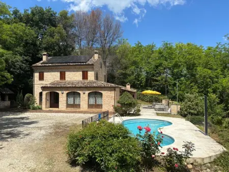 Location Maison à Magliano di Tenna 8 personnes