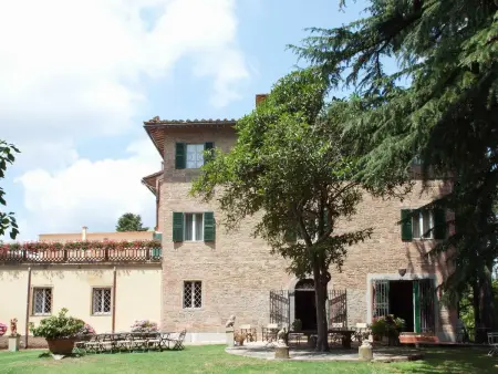 Location Maison à Palaia 22 personnes