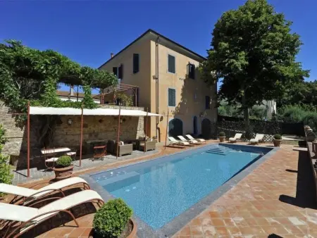 Location Maison à Fabbrica 13 personnes