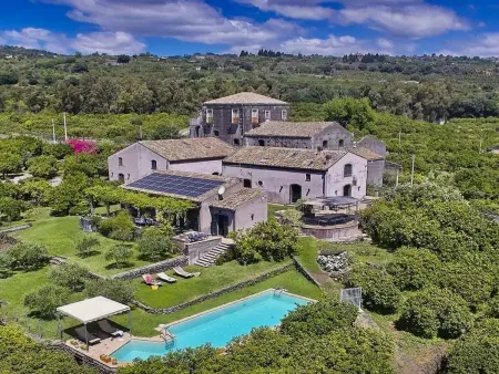 Location Maison à Fiumefreddo 18 personnes