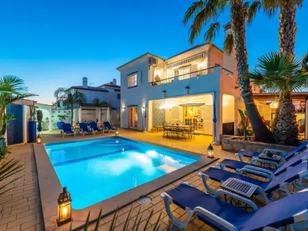 Location Maison à Guia 5 personnes