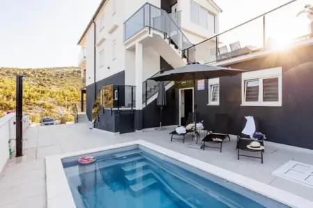 Location Villa à Šibenik Knin County 9 personnes