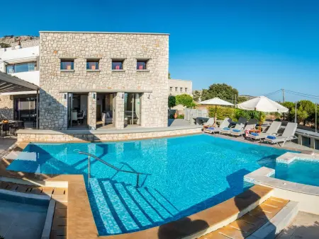 Location Maison à Gennadi 7 personnes