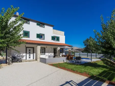 Location Maison à Barban 7 personnes