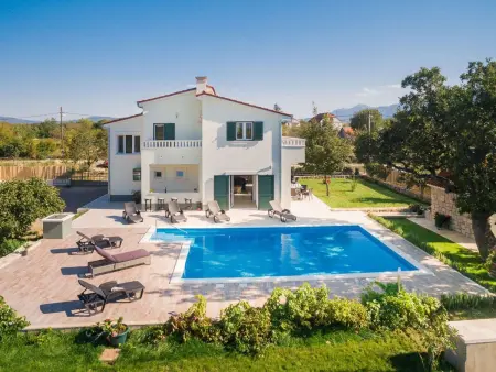 Location Maison à Katuni 7 personnes