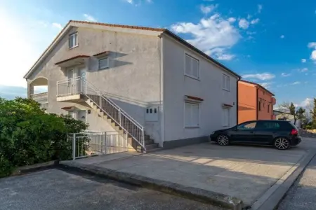 Location Maison à Njivice 4 personnes