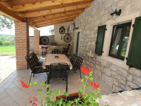 Location Maison à Dracevac 5 personnes