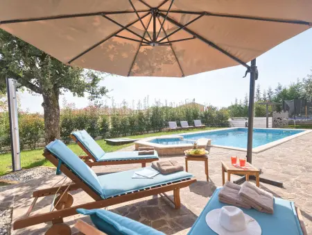 Location Maison à Cere 12 personnes