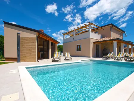 Location Maison à Bokordici 8 personnes