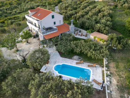 Location Maison à Mravince 6 personnes