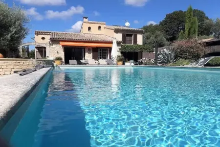 Location Villa à Robion 10 personnes