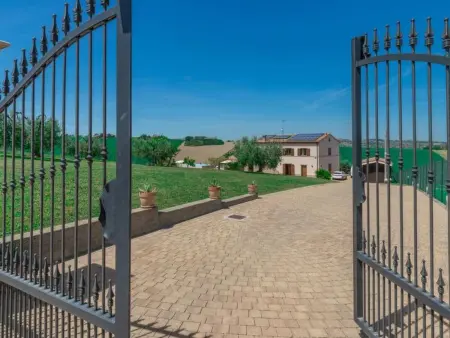 Location Maison à Fermo 14 personnes