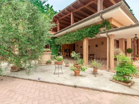 Location Maison à Carassai 8 personnes