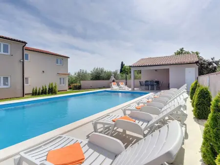 Location Maison à Bokordici 16 personnes