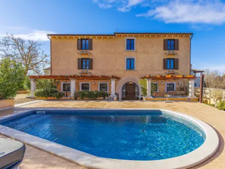 Location Maison à Tinjan 10 personnes