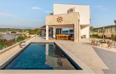 Location Maison à Razanac 10 personnes