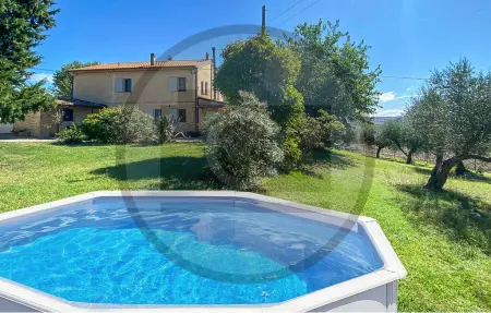 Location Maison à Mombaroccio 9 personnes