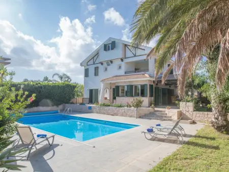 Location Maison à Paralimni 10 personnes