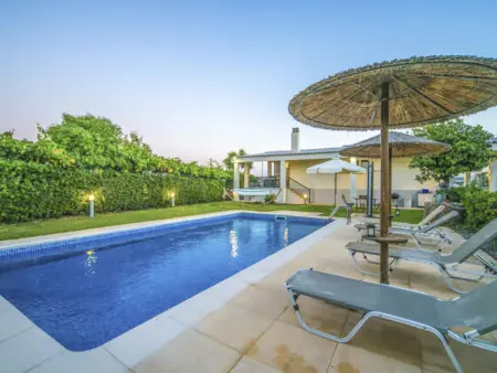 Location Maison à Gennadi 8 personnes