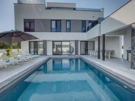 Location Maison à Zaton 9 personnes