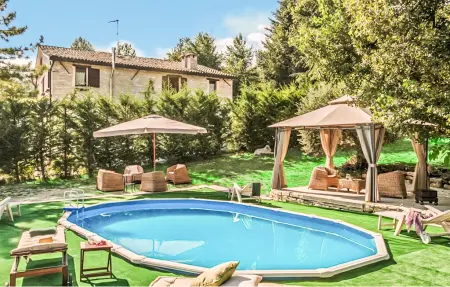 Location Maison à Cagli 18 personnes