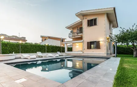 Location Maison à Arenella 8 personnes