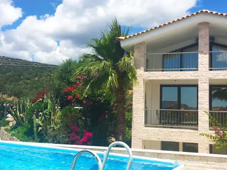 Location Maison à Thermisia 4 personnes