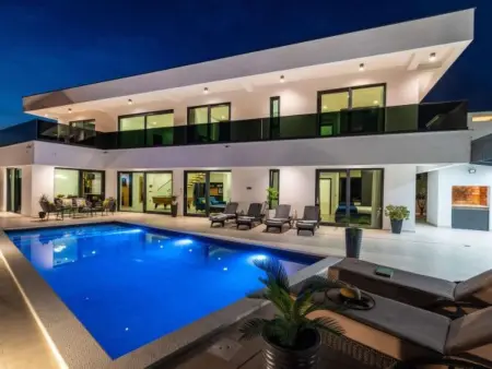 Location Maison à Rovanjska 9 personnes