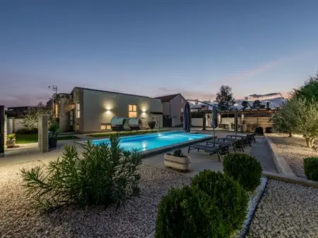 Location Maison à Nin 6 personnes