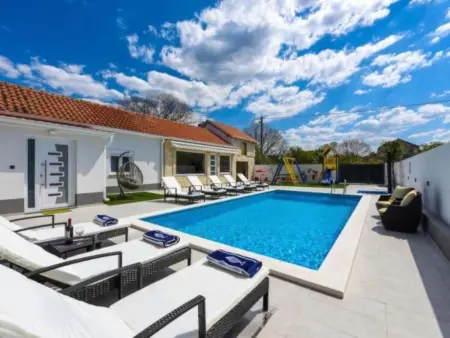 Location Maison à Crno 9 personnes